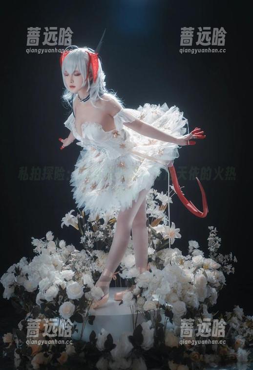 私拍探险：铁板烧鬼舞w与洛天依的火热瞬间