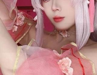 不下载阿九从不咕咕的御姐cos，你们根本不知道什么叫惊艳！