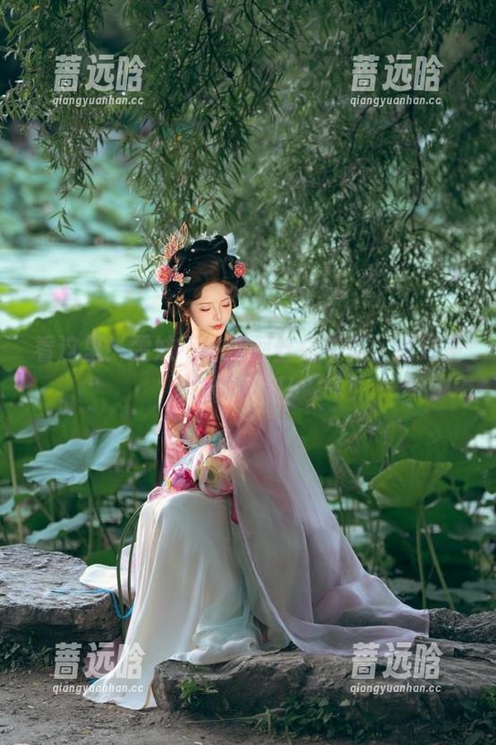 看这里！雯妹不讲道理丝袜写真，绝对是视觉福利！