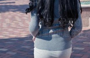 魔镜街拍：无数高清写真记录的白裙美眉，太养眼了，心里的小鹿在狂奔。